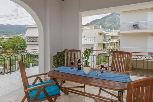 Thano s Stylish Flat Just 150m to the Beach