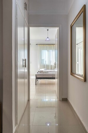 2 bedrooms, Internet - Comfy Central Square Gem w Balcony (Kalamata)