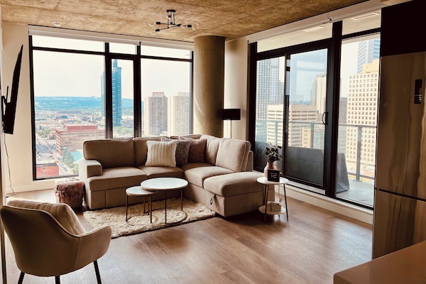 Smart TV, fireplace, video library, stereo