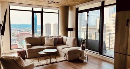 Luxury Condo | Pool | Gym | Views | Free Parking | Steps to DT Dining | Walk All