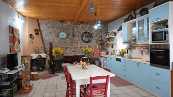 House | 5 bedrooms, Internet