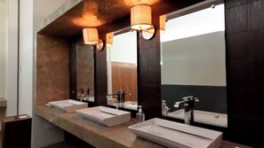 Appartement Deluxe, 2 chambres, cuisine | Salle de bain