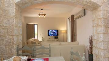 House | 2 bedrooms, soundproofing, Internet