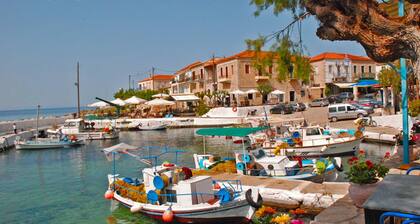 Selinitsa Stone Studio - Mani Seaview Retreat