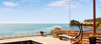Seaside Summer Bliss - Aurora Luxury Pool Paradise