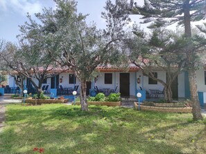 2 bedrooms, Internet - Sunny Summer Retreat - Perfect Location BBQ (Pylos-Nestoras)