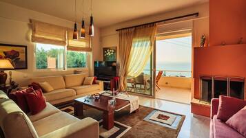 House, Smoking | 4 bedrooms, Internet