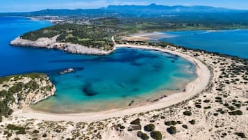 3 bedrooms, desk, Internet