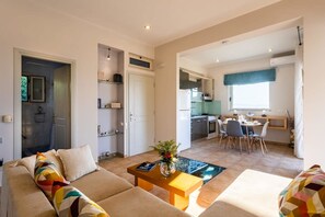 Internet - Kitries Summer Getaway - Eden Comfy Suite (West Mani)