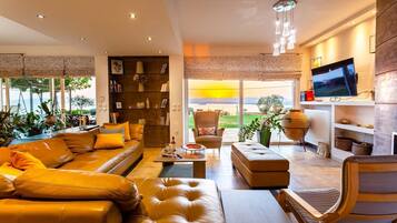 Villa | 4 Schlafzimmer, Schreibtisch, Internetzugang