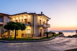 Room - Sunset Paradise - Verga s Ultimate Seaview Getaway (Kalamata)