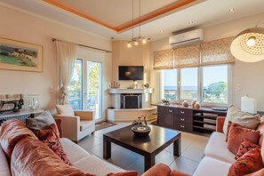 Villa | 4 bedrooms, Internet