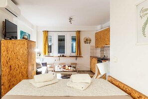 House | Internet - Downtown Central Suite With Private Parking (Kalamata)