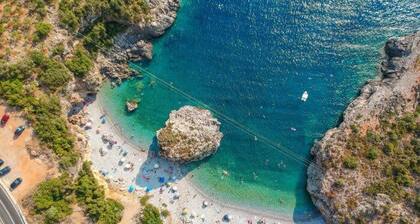 Seafront Kalamata Haven - Blue Luxury Suite