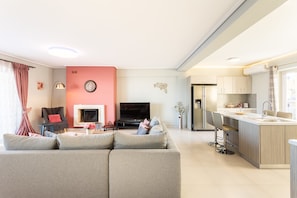 House | 3 bedrooms, soundproofing, Internet - Beachfront Artemida Retreat - Peony Seabreeze Gem (Spata-Artemida)