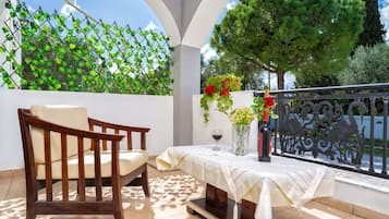 Apartment | 1 bedroom, desk, Internet