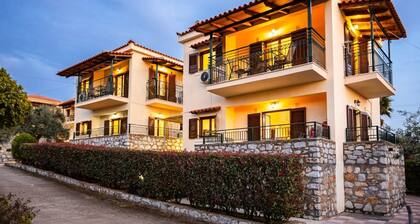 Stoupa Oasis - Spitiko Garden Getaway
