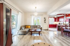 House | 3 bedrooms, desk, Internet