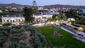 A modern villa with a spacious outdoor area, including a patio and a well-maintained lawn. - Seaside Charm Near Heraklion Villa Maro II Getaway (Hersonissos)