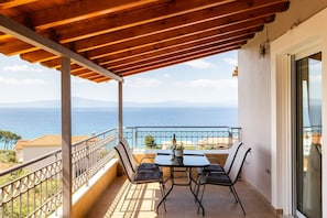 House | 3 bedrooms, desk, Internet