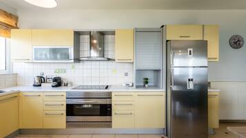 Apartment | 3 bedrooms, desk, Internet