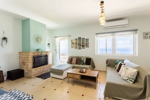 House | 3 bedrooms, desk, Internet