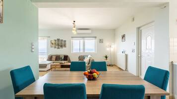 Apartment | 3 bedrooms, desk, Internet