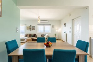 3 bedrooms, desk, Internet - Verga Beachside Getaway With Panoramic Seaviews (Kalamata)