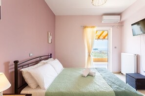House | 3 bedrooms, desk, Internet - Verga Beachside Getaway With Panoramic Seaviews (Kalamata)