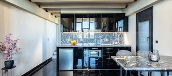 Ventiri Lofts - Luxury Penthouse w Home Cinema
