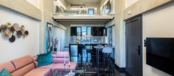 Ventiri Lofts - Luxury Penthouse w Home Cinema