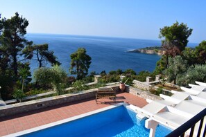 2 عدّة غرف نوم وخدمة الإنترنت