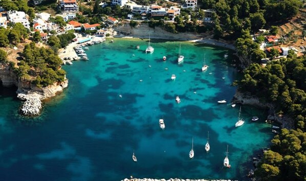 2 عدّة غرف نوم وخدمة الإنترنت