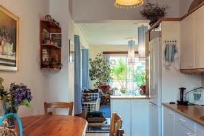 House - Bright Comfy Flat Near the Beach the City Center (Kalamata)