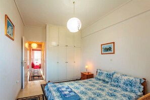 2 bedrooms, Internet - Bright Comfy Flat Near the Beach the City Center (Kalamata)