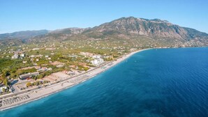 House - Bright Comfy Flat Near the Beach the City Center (Kalamata)
