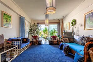 House | 2 bedrooms, Internet - Bright Comfy Flat Near the Beach the City Center (Kalamata)