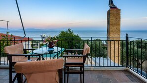 Unclassified image, 4 of 12, button - Eros Cozy Perfect Location Panoramic sea View (Pylos-Nestoras)