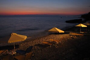 Apartment - Seaside Family Haven - Avia s Spacious Getaway (West Mani)