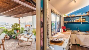 Apartment, Smoking | Internet