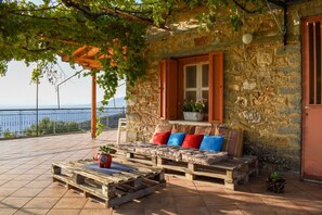 House | 2 bedrooms, Internet - Coastal Stone Residence With Spectacular Scenery (West Mani)