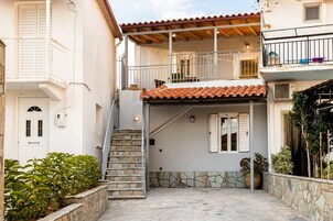 House | 3 bedrooms, desk, Internet