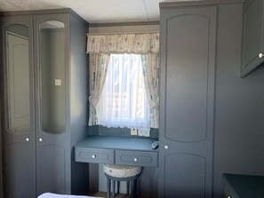 2 bedrooms, iron/ironing board, free WiFi, bed sheets - Near Blackwater.. Secluded rural countryside near 3 of Wexford’s best beaches  (WX)