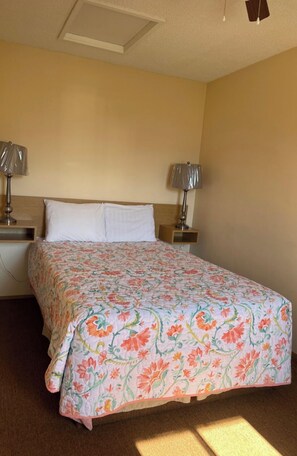 Basic Single Room | Free WiFi - Y5 Motel  (Barrière)