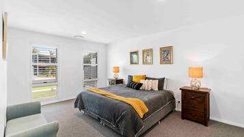 4 bedrooms, free WiFi, bed sheets