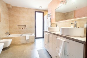 تجهيزات دش، مجففات شعر، مناشف