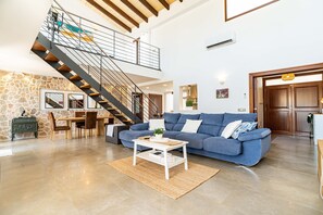 TV, fireplace - VILLA NIMAF - SA PLANERA (Marratxi)
