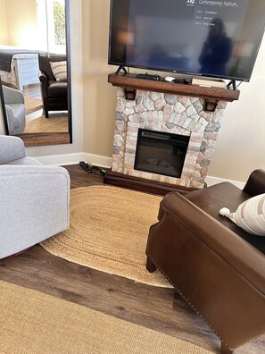 Smart TV, fireplace, ping pong