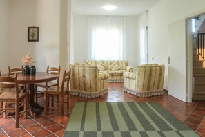 TV, fireplace - Villa in Vigna - Irpinia (San Mango sul Calore)
