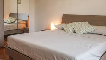 3 makuuhuonetta, silitysrauta/-lauta, Wi-Fi, vuodevaatteet